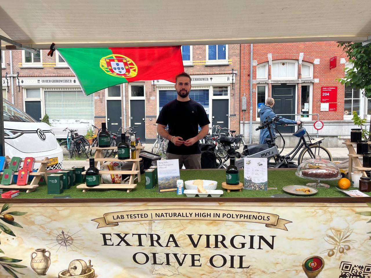 Oleivo at a market stall in the Netherlands